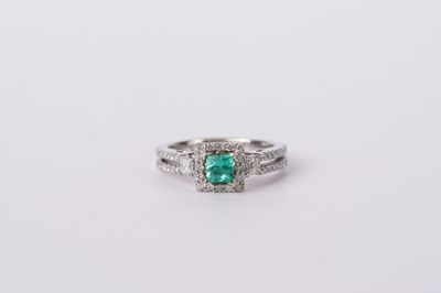 14KW 4.7g 1.50ctw (.85ctr) Emerald &amp; Diamond Halo Ring (size 7)