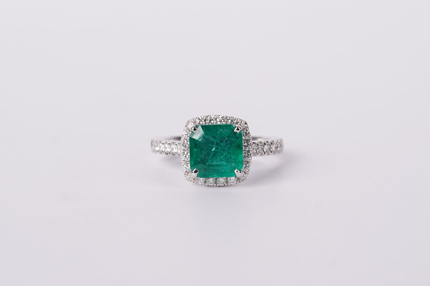 ABET- 18KW 4.80g 2.72ctw (2.20ctr) Emerald &amp; Diamond Halo Ring (size 6.5)