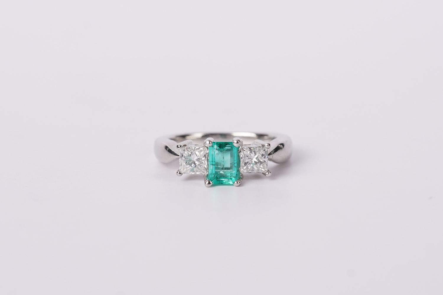 VNTT- Platinum 7.01g 1.50ctw (.75ctr) Emerald &amp; Diamond 3-Stone Ring (size 5)