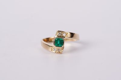 DTTX- 18KY 4.00g .36ctw Emerald &amp; Diamond Fashion Ring (size 6.75)