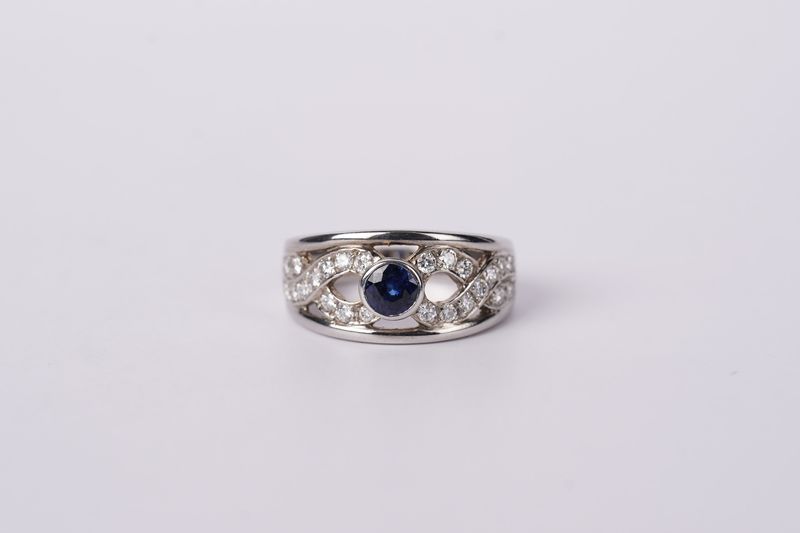DNLX-14KW 5.5g .95ctw (.40ctr) Sapphire &amp; Diamond Fashion Ring (size 7)