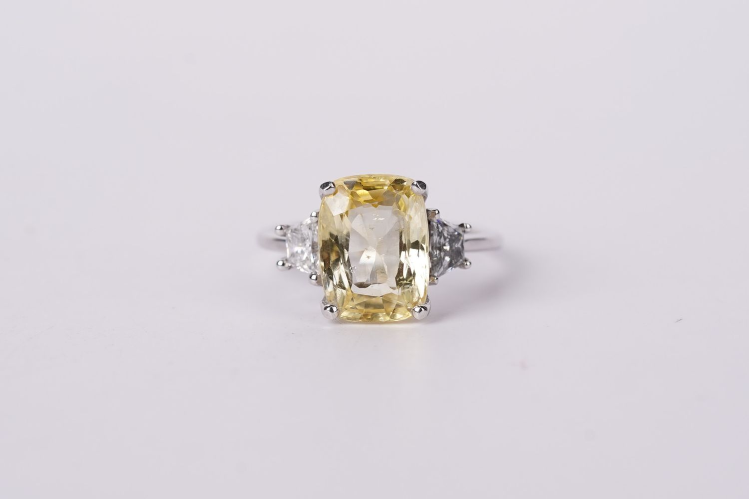 VNET- 14KW 3.77g 6.22ctw (5.70ctr) Sapphire &amp; Diamond Fashion Ring (size 6)