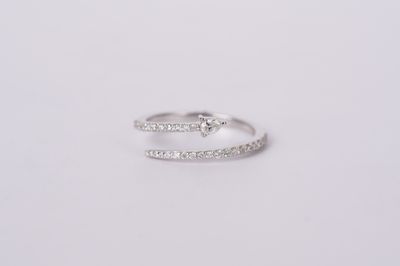 NDIX- 14KW 1.85g .25ctw Diamond Crossover Fashion Ring (size 6.5)