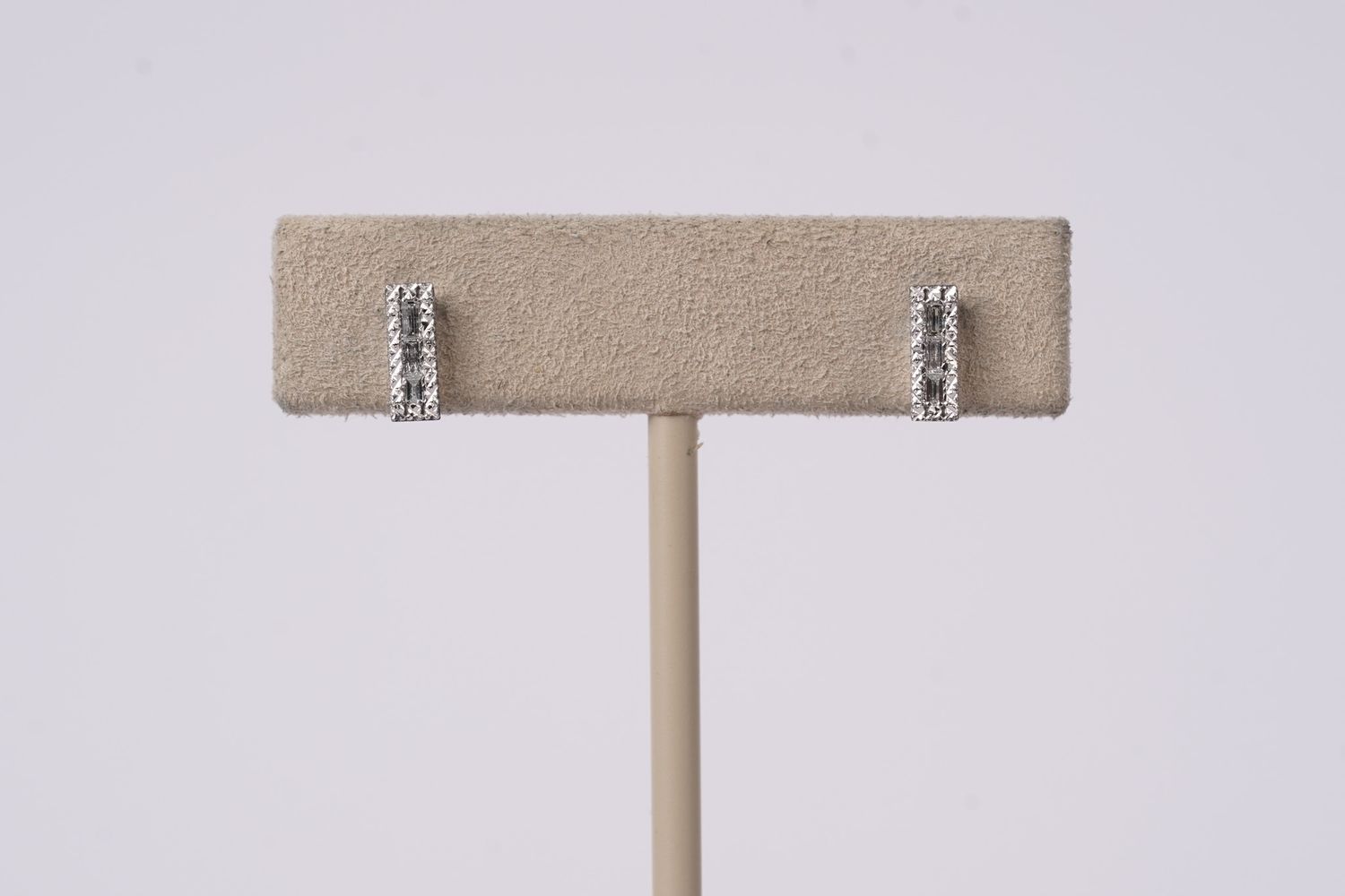 VID- 14KW 1.35g .08ctw Diamond Bar Earrings