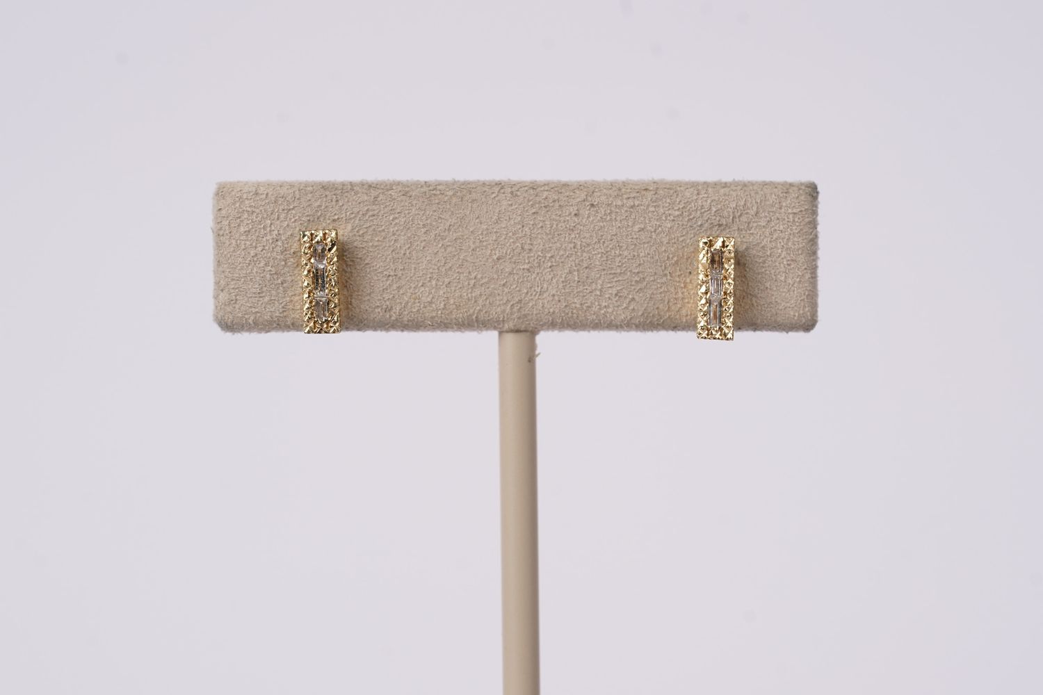 VID- 14KY 1.35g .08ctw Diamond Bar Earrings