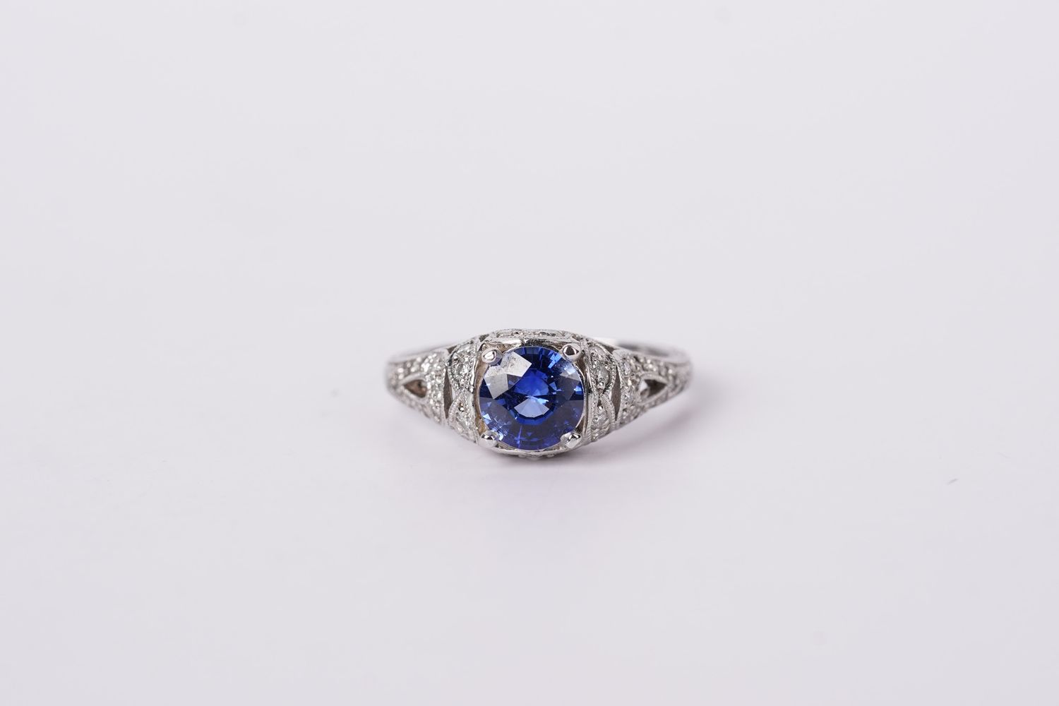 VATT- Platinum 5.16g 1.35ctw (1.15ctr) Sapphire &amp; Diamond Vintage Ring (size 5.25)