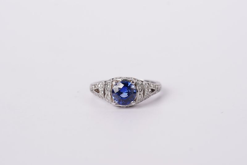 VATT- Platinum 5.16g 1.35ctw (1.15ctr) Sapphire &amp; Diamond Vintage Ring (size 5.25)