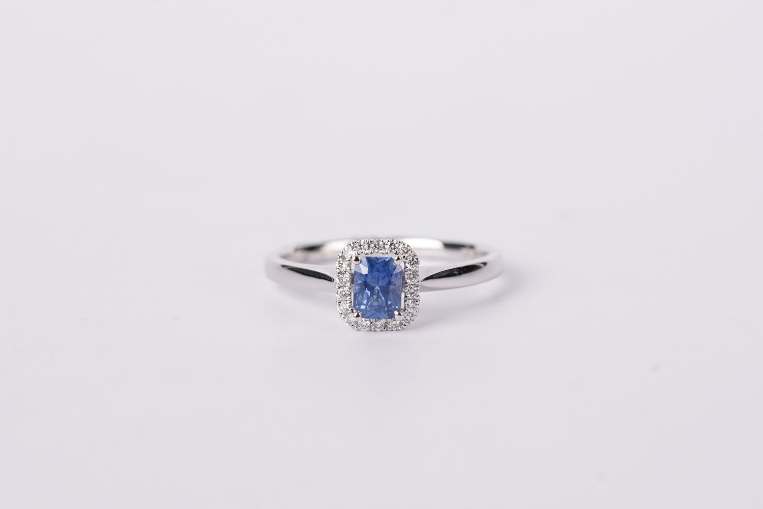 EBIX- 18KW 2.53g .59ctw (.49ctr) Sapphire &amp; Diamond Fashion Ring (size 6.5)