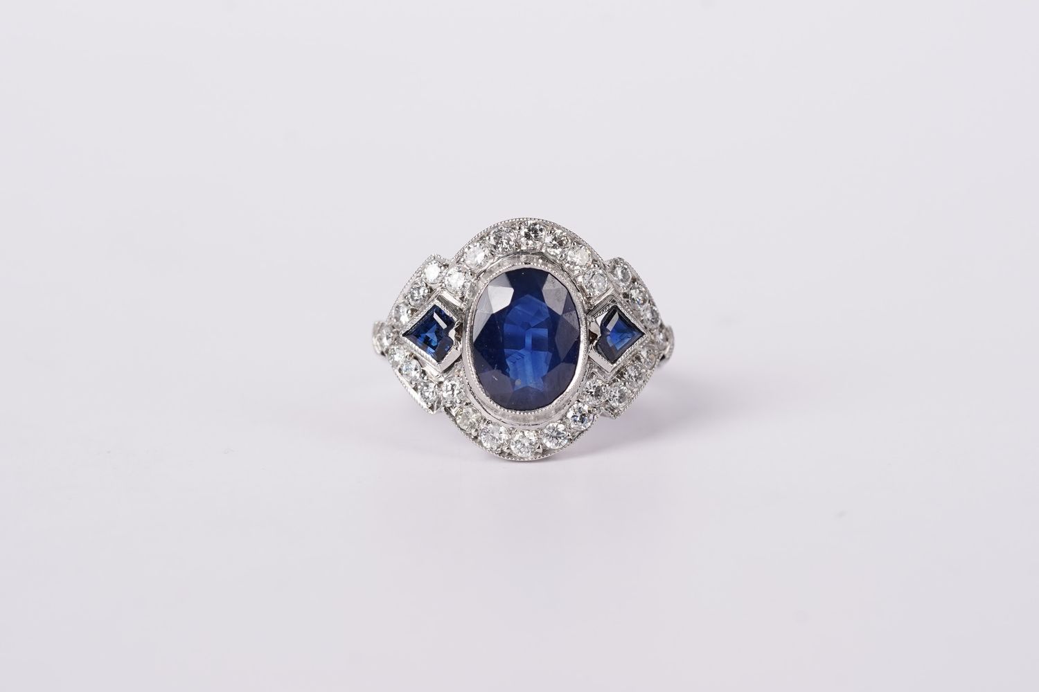 AAVT-Platinum 5.5g 2.50ctw (2.00ctr) Sapphire &amp; Diamond Estate Ring (Size 6)