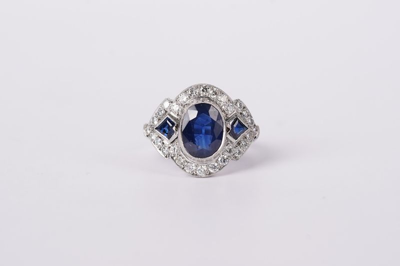 AAVT-Platinum 5.5g 2.50ctw (2.00ctr) Sapphire &amp; Diamond Estate Ring (Size 6)