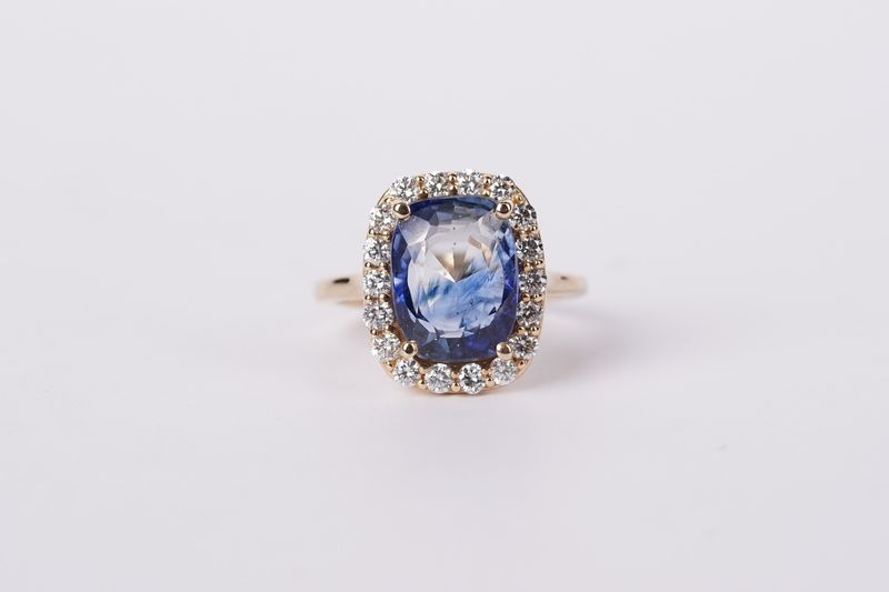 ALTT- 14KY 5.86g 6.43ctw (5.85ctr) Cushion Sapphire Halo Fashion Ring (size 6)
