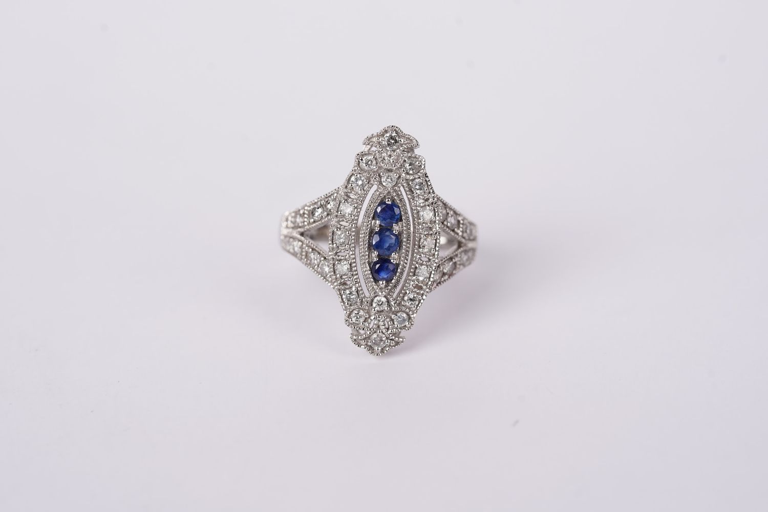 14KW 4.0g .84ctw Sapphire &amp; Diamond Vintage Inspired Ring (size 7)