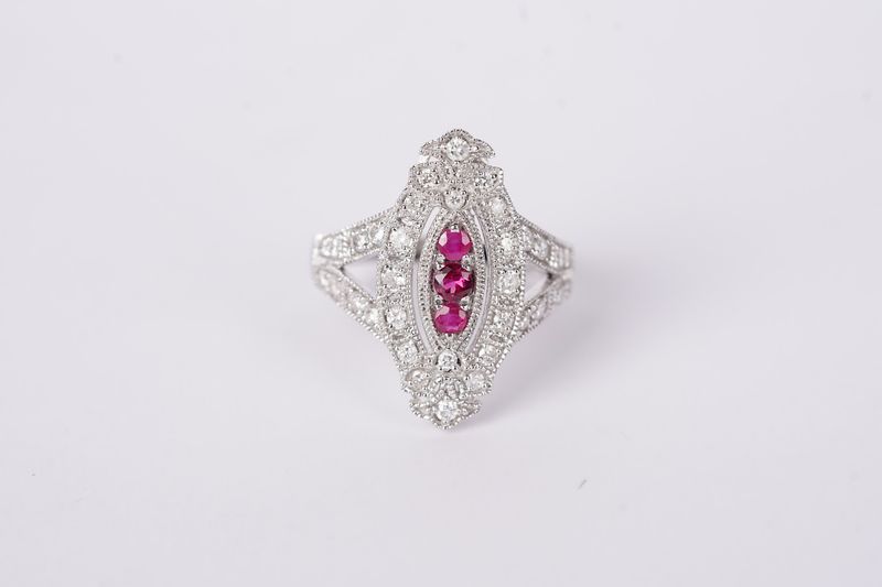 14KW 4.2g .84ctw Ruby &amp; Diamond Vintage Inspired Ring (size 7)