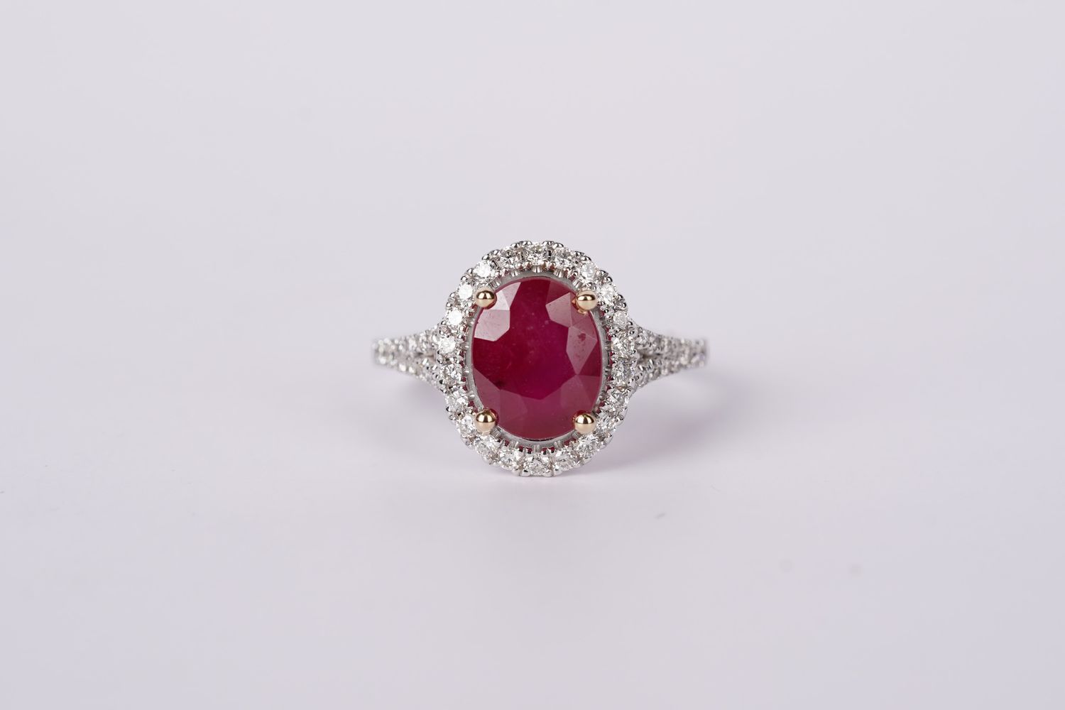 VTLL- 14KWY 4.74g .54ctw Diamond 3.15ct Oval Ruby Fashion Ring (size 7.25)