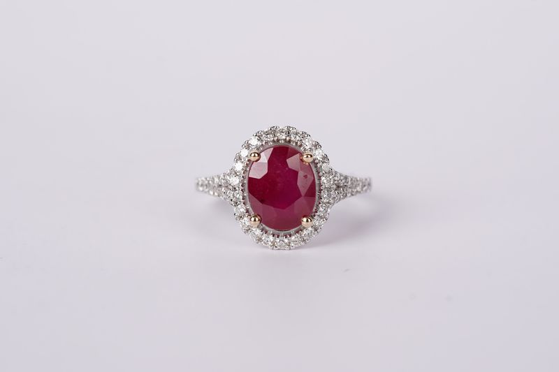 VTLL- 14KWY 4.74g .54ctw Diamond 3.15ct Oval Ruby Fashion Ring (size 7.25)