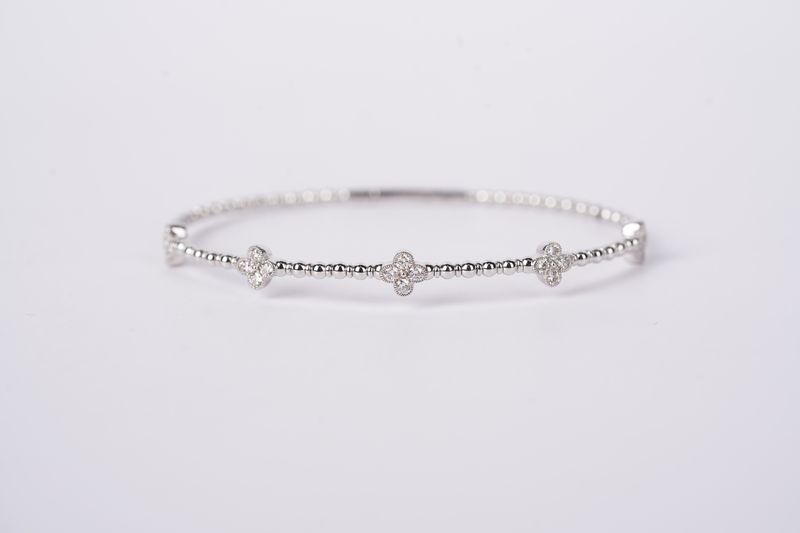 BRIX- 14KW 6.49g .66ctw Diamond Flex Bangle