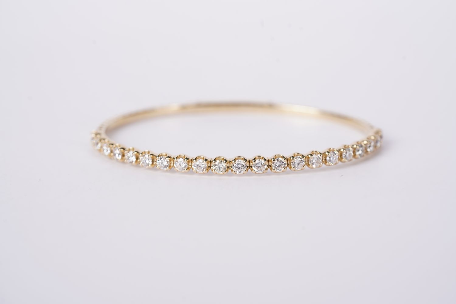 AVTT- 14KY 10.71g 2.32ctw Diamond Flex Bangle