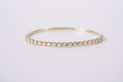 AVTT- 14KY 10.71g 2.32ctw Diamond Flex Bangle