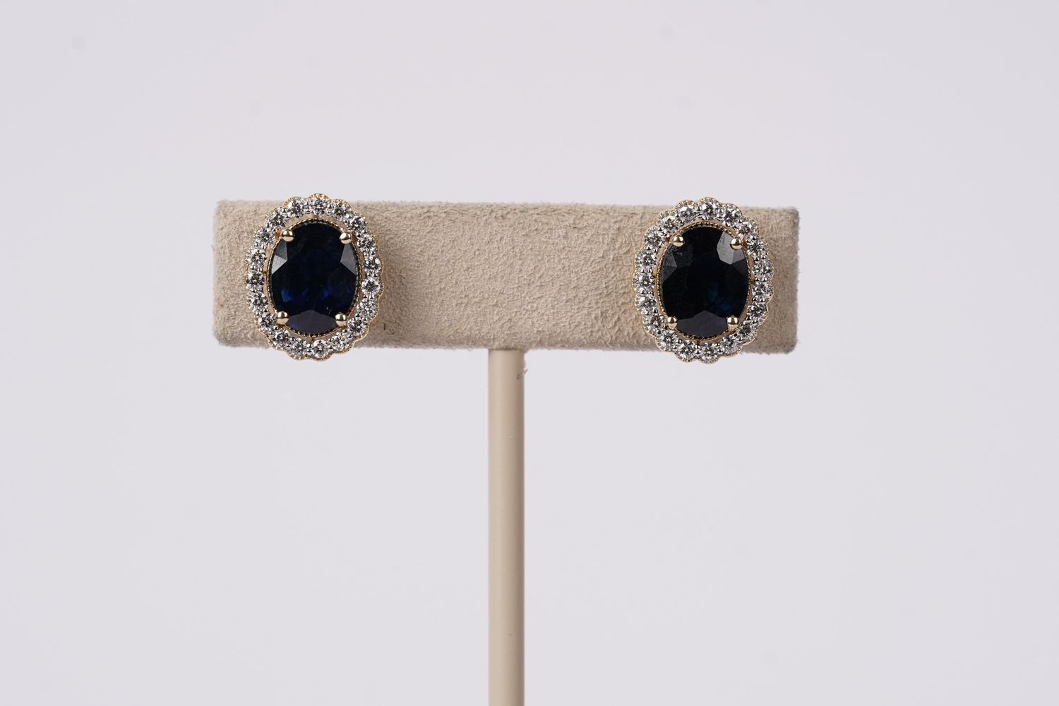 VETT- 14KY 3.82g 5.04ctw Sapphire &amp; Diamond Halo Earrings