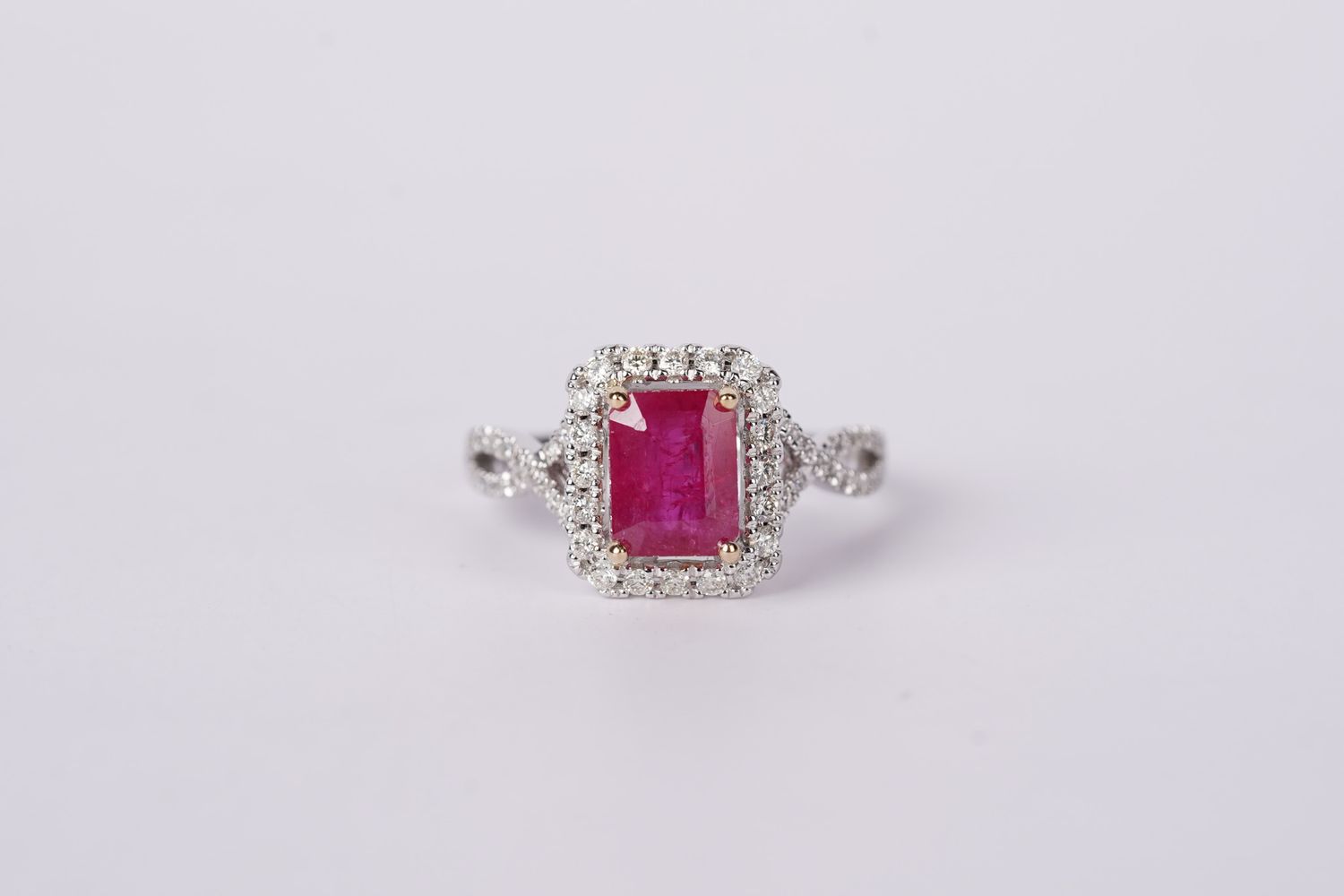 ILL- 14KWY 4.32g 2.64ctw (2.22ctr) Ruby Halo Fashion Ring (size 7.25)
