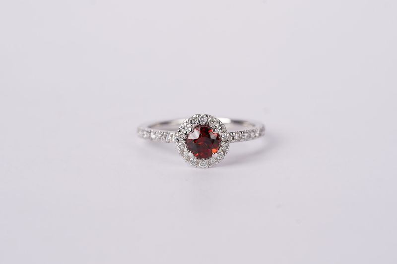 14KW 2.7g 1.00ctw (.67ctr) Garnet &amp; Diamond Halo Fashion Ring (size 6.75)