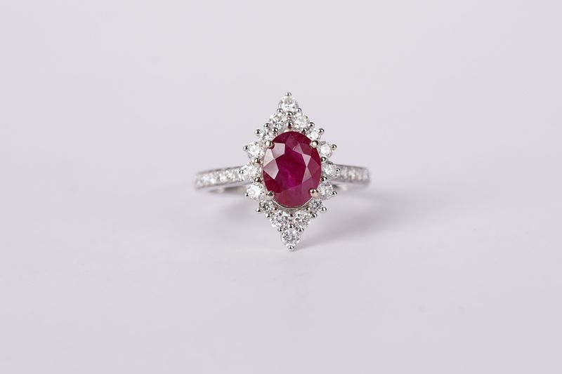 VAET- 18KW 2.95g 2.01ctw (1.41ctr) Oval Ruby &amp; Diamond Halo Fashion Ring (size 4.5)
