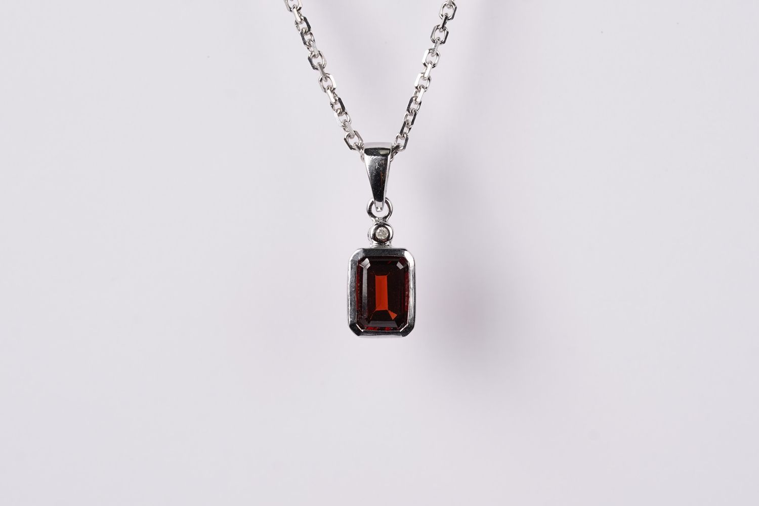 ANN- 10KW 4.33g 1.19ctw Garnet &amp; Diamond Bezel Set Pendant 20&quot;