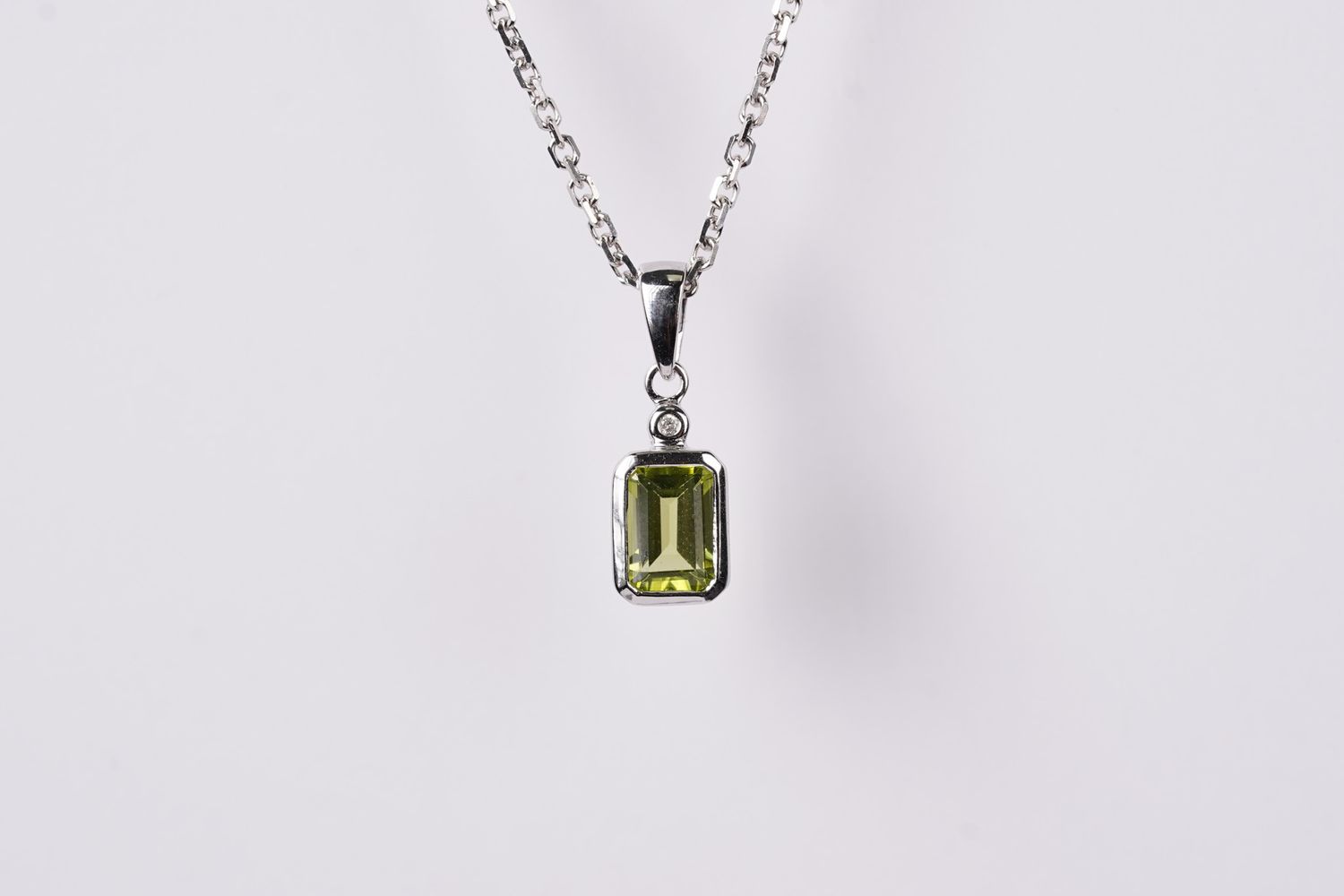 ANN- 10KW 4.37g 1.01ctw Peridot &amp; Diamond Bezel Set Necklace 20&quot;