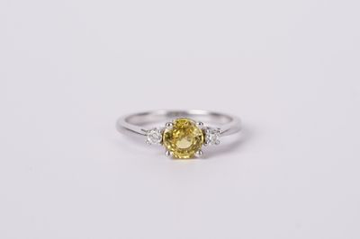 DETX- 14KW 2.52g 1.10ctw (1.00ctr) Yellow Sapphire &amp; Diamond Three Stone Ring (size 7)