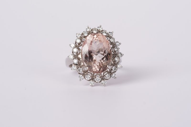 DLT- 14KW 6.00g 6.75ctw (6.00ctr) Oval Morganite &amp; Diamond Halo Fashion Ring (size 7)