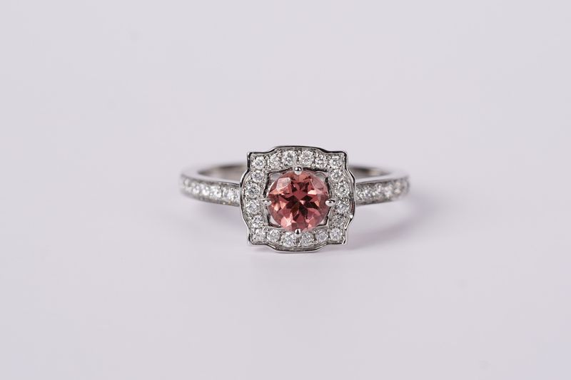 EIT- 18KW 2.83g .87ctw (.60ctr) Purple/Pink Sapphire &amp; Diamond Fashion Ring (size 6)