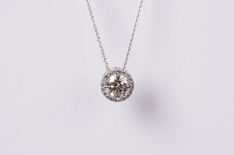 VLTT- 14KW 3.44g 1.40ctw (1.27ctr) J-K/SI2 Round Brilliant Diamond Halo Pendant 18&quot;
