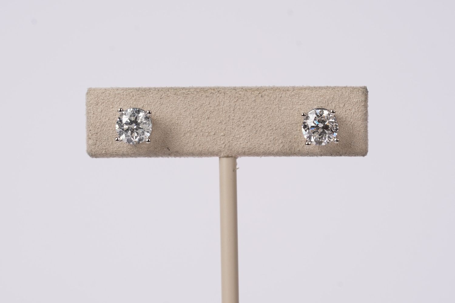 VETT- 14KW 1.64g 1.98ctw I/I1-I2 Round Diamond Stud Earrings