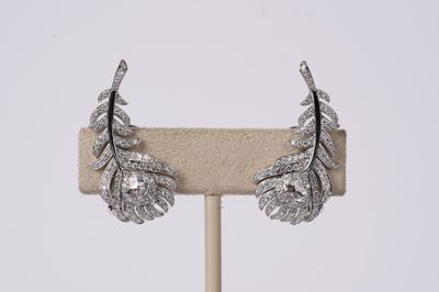 VDTT-14KW 8.02g 1.13ctw Diamond Vintage Inspired Leaf Earrings