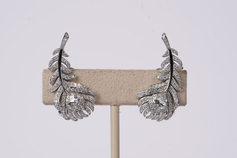 VDTT-14KW 8.02g 1.13ctw Diamond Vintage Inspired Leaf Earrings