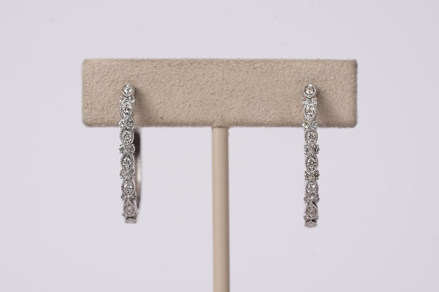 DVE-10KW 3.76g .40ctw Diamond Hoop Earrings