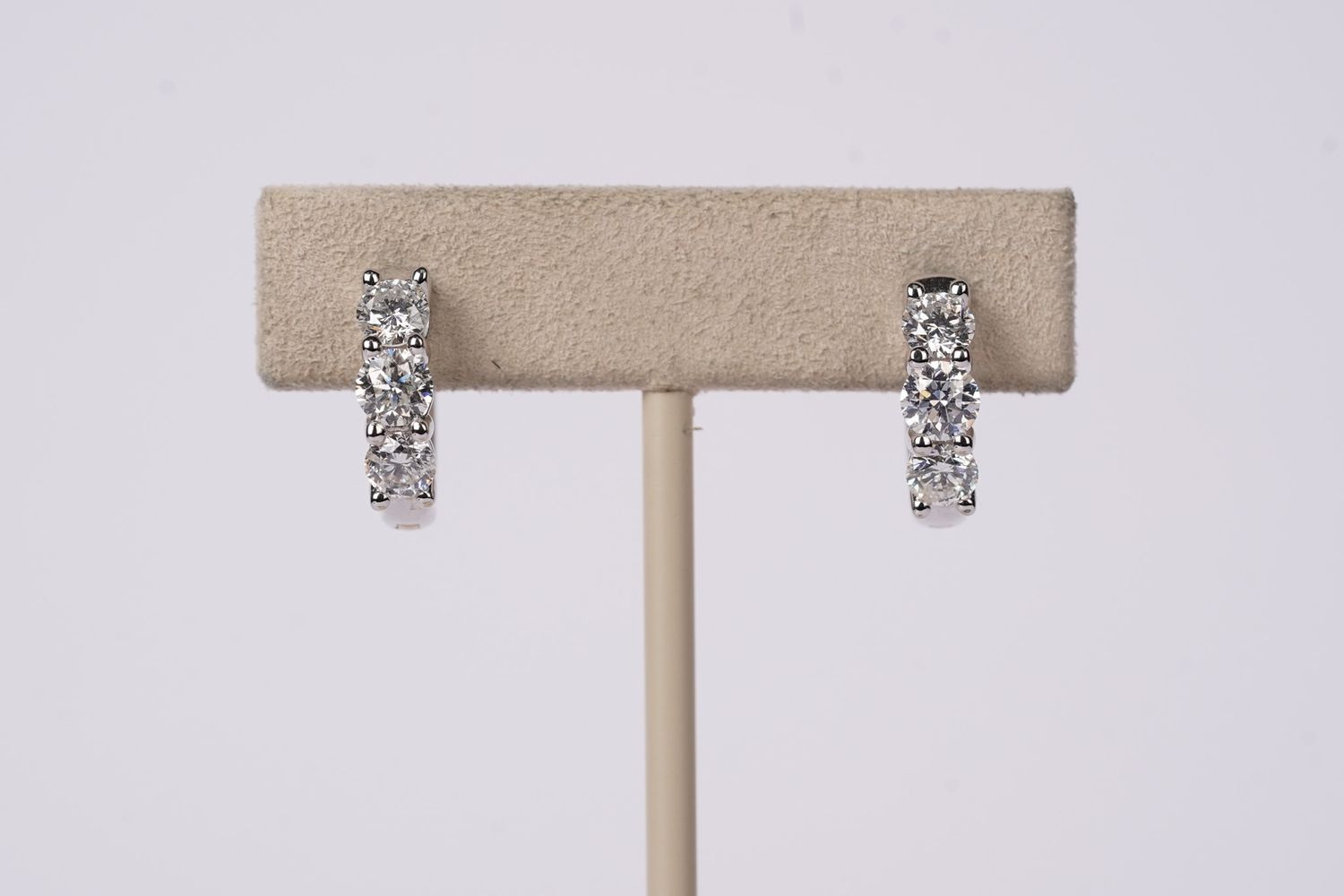VLTT- 14KW 5.33g 2.15ctw Diamond Huggie Hoop Earrings