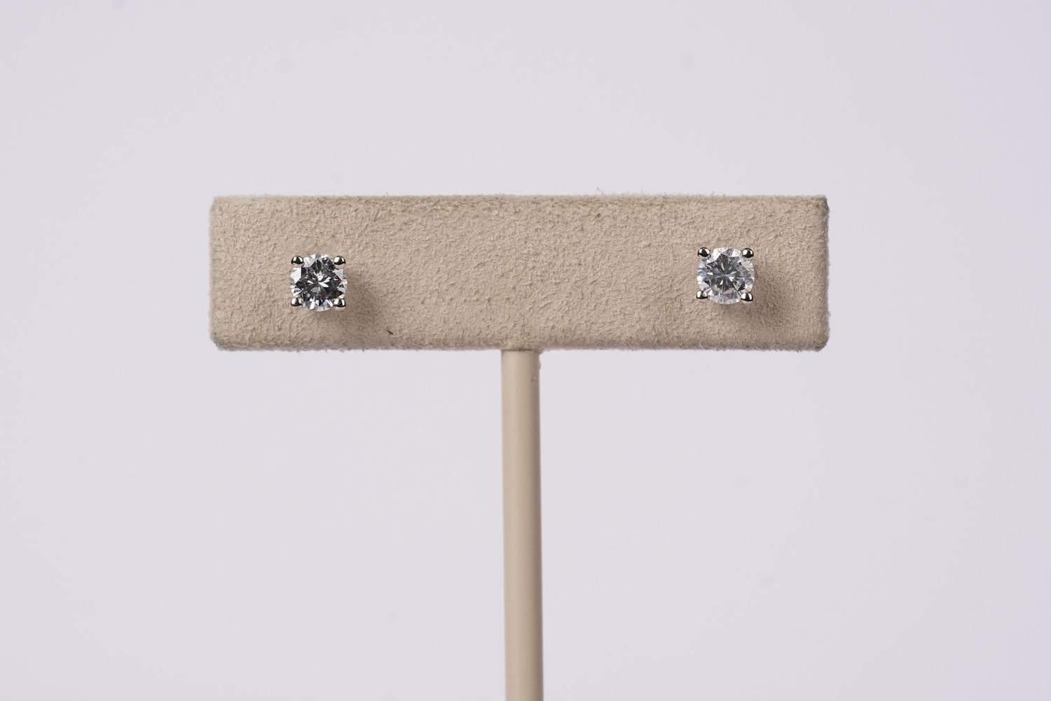 EETX- 14KW .81g .66ctw I-SI2-I1 Round Diamond Stud Earrings