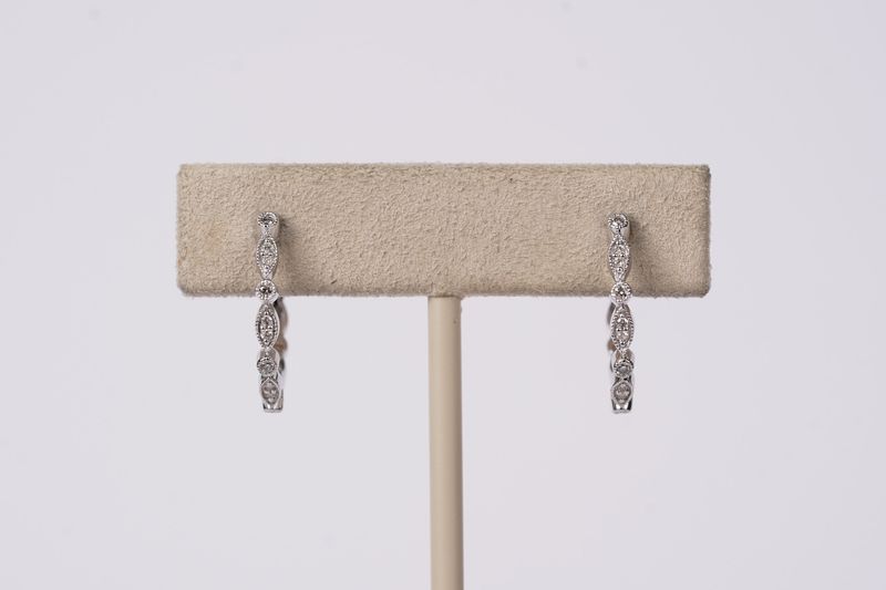 ANT- 10KW 2.20g .15ctw Diamond Filagree Hoop Earrings