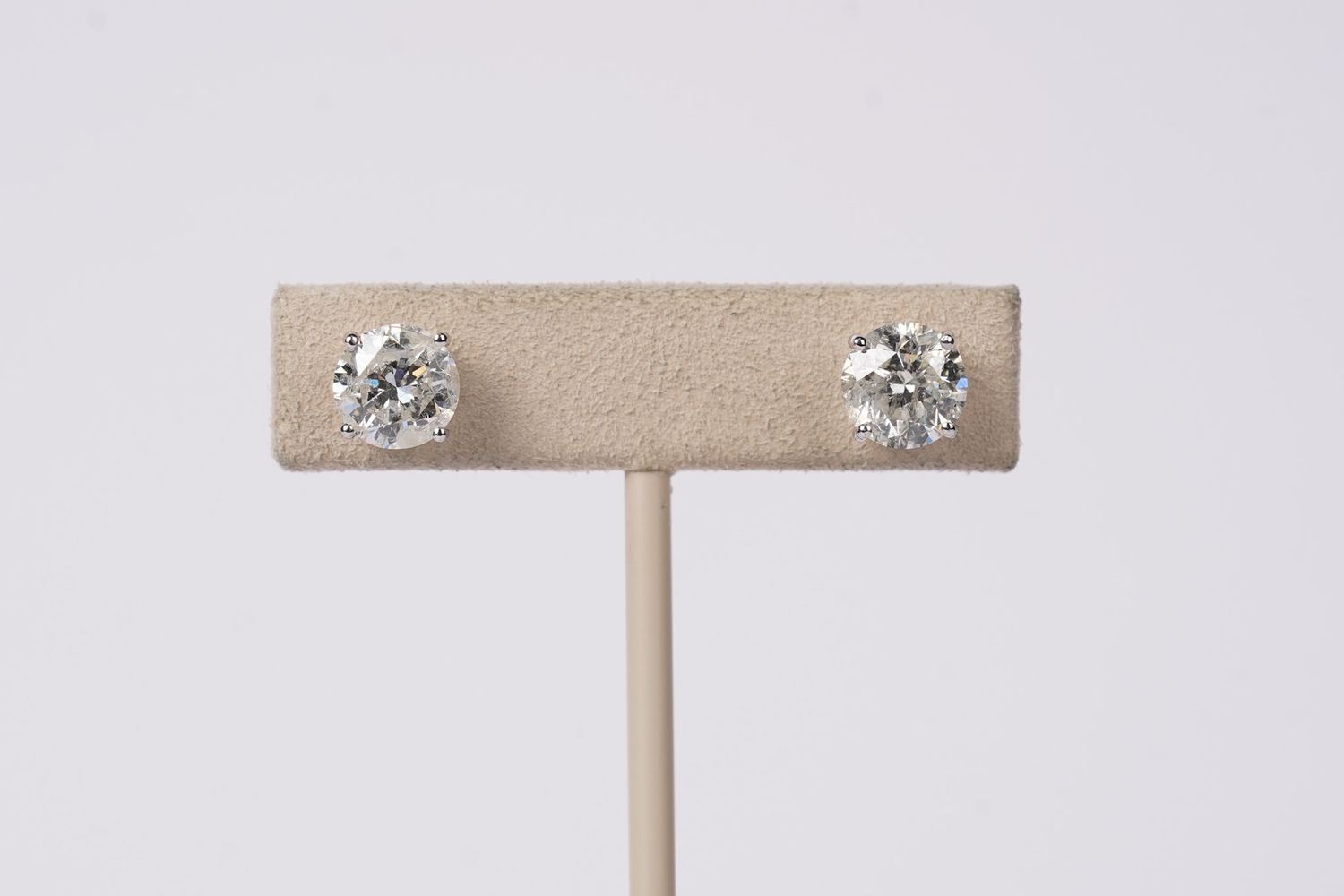 VTETT- 14KW 4.17ctw H/I1 Round Diamond Stud Earrings