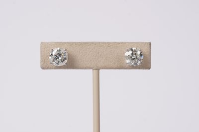 VTETT- 14KW 4.17ctw H/I1 Round Diamond Stud Earrings