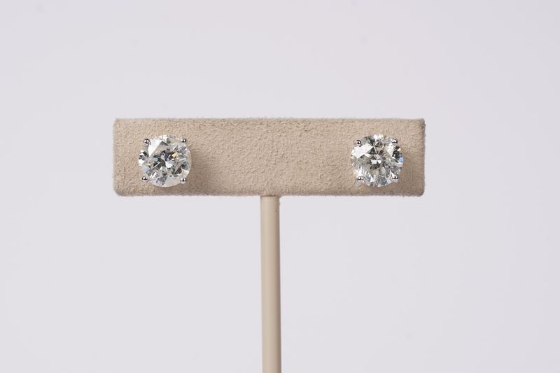 VTETT- 14KW 4.17ctw H/I1 Round Diamond Stud Earrings