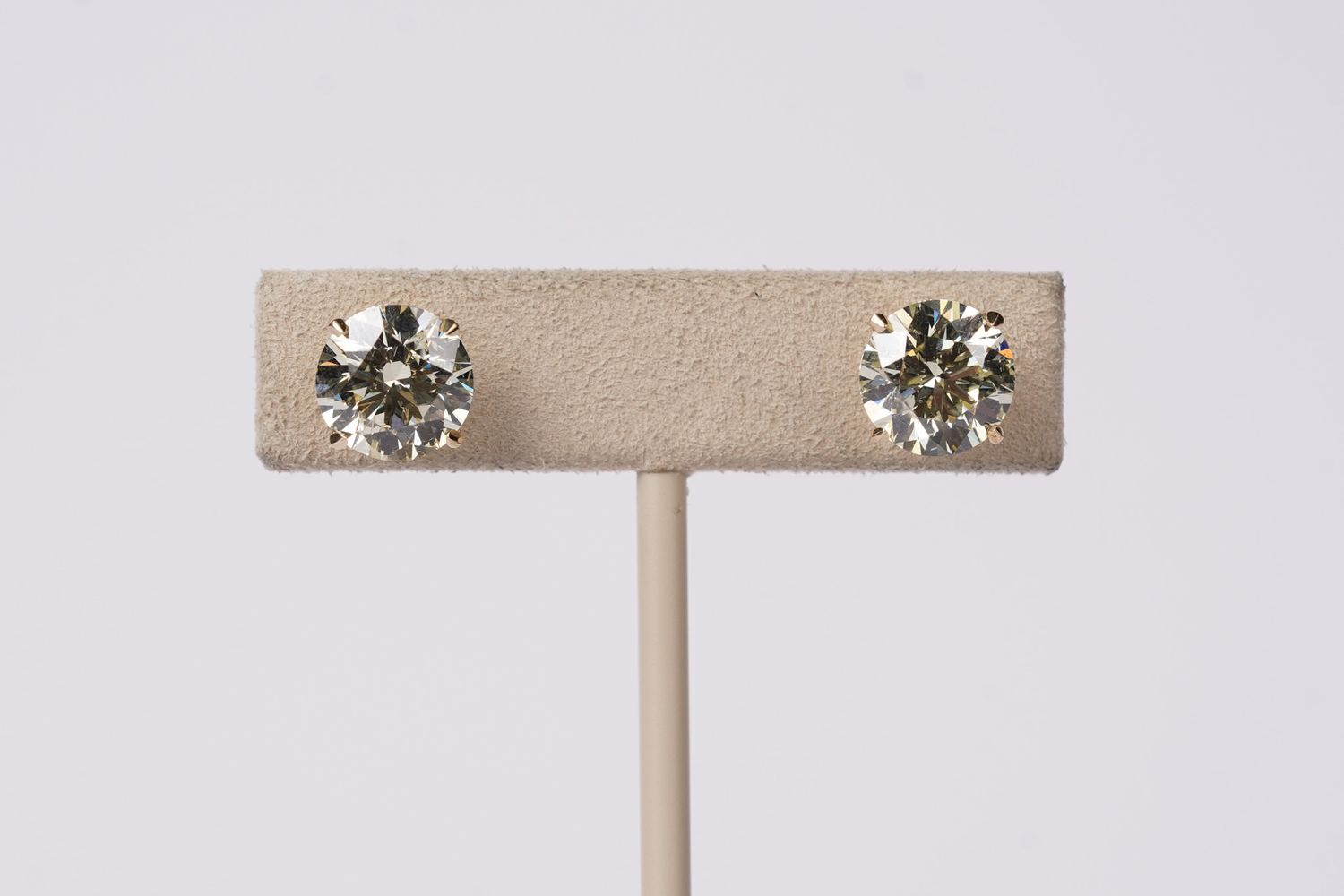 ANETP-14KY 6.03ctw L/SI2 Round Diamond Stud Earrings