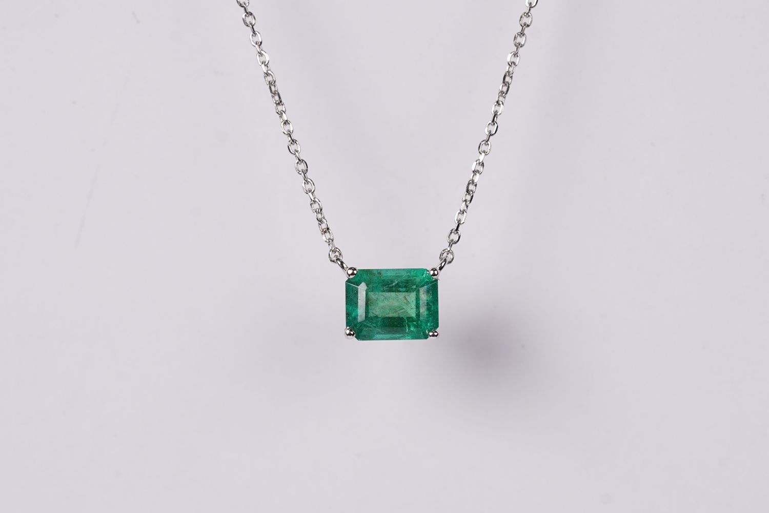 VAEX- 14KW 2.33g 1.55ct Emerald Solitaire Pendant 18&quot;