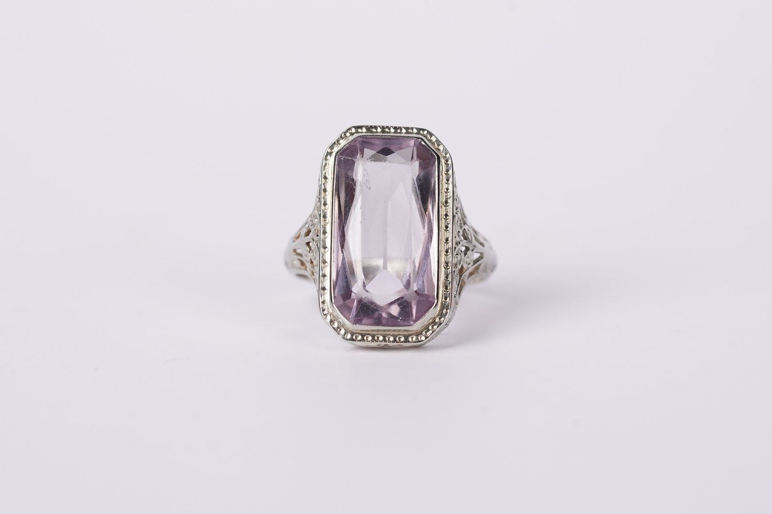NET- 18KW 3.49g 4.00ct Rose Cut Amethyst Antique Ring (size 4.5)