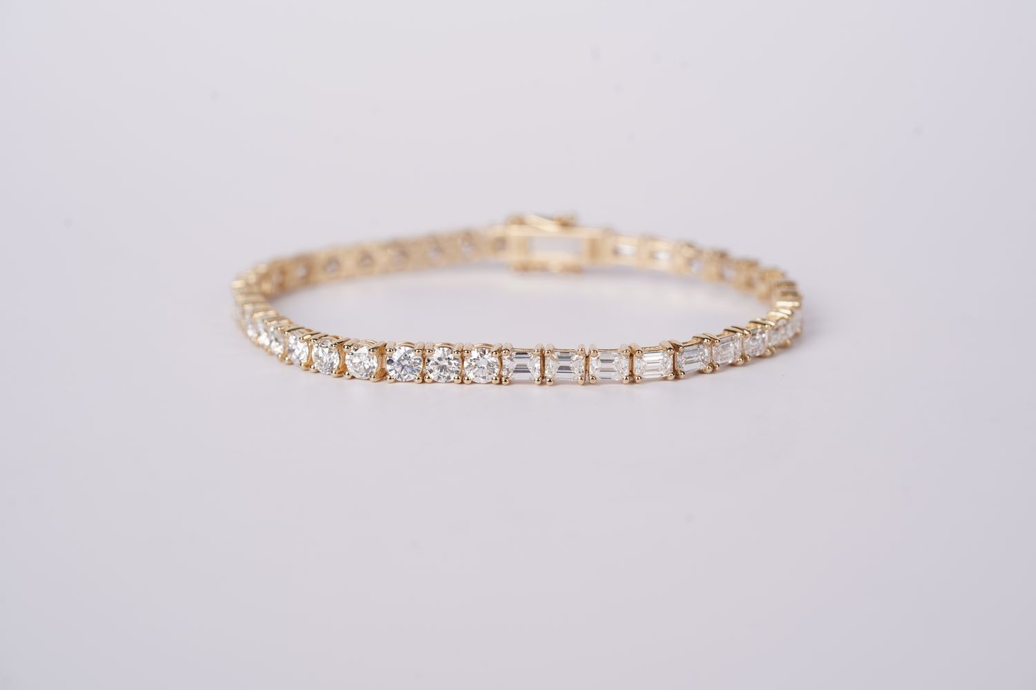 14KY 11.2g 9.33ctw G-I/VS1-VS2 Emerald/Round Diamond Tennis Bracelet 7&quot;