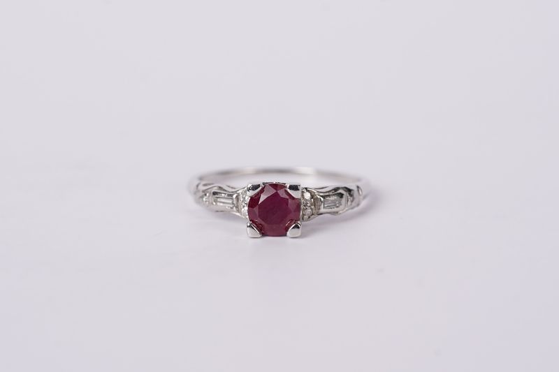 NAT- Platinum 2.54g .75ctw (.65ctr) Round Ruby Vintage Ring (size 5.25)