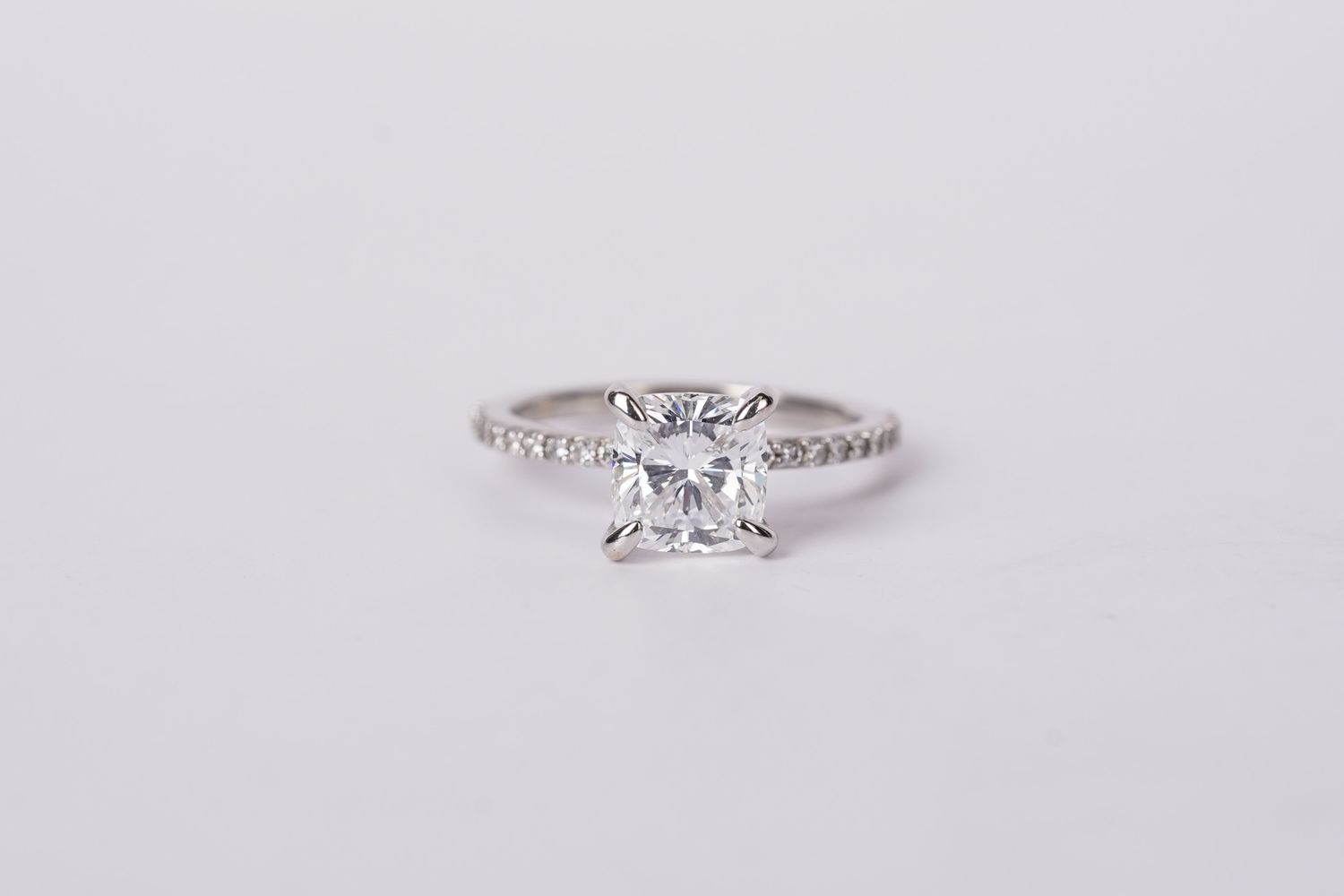 VDETT- 14KW 2.74g 2.23ctw (2.01ctr) D/VVS2 Cushion Diamond Engagement Ring (size 7)