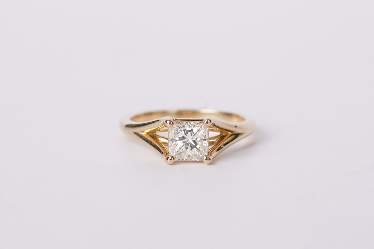 VDAE- 14KY 3.80g 1.02ct L/SI1 Princess Cut Diamond Ring (size 7)