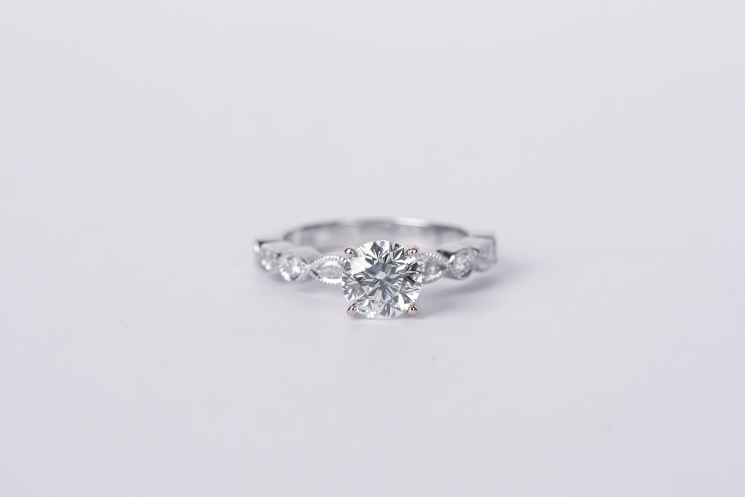 RBET- 14KW 4.01g 2.11ctw (1.46ctr) I/SI2 Round Leo Diamond Engagement Ring (size 6.5)